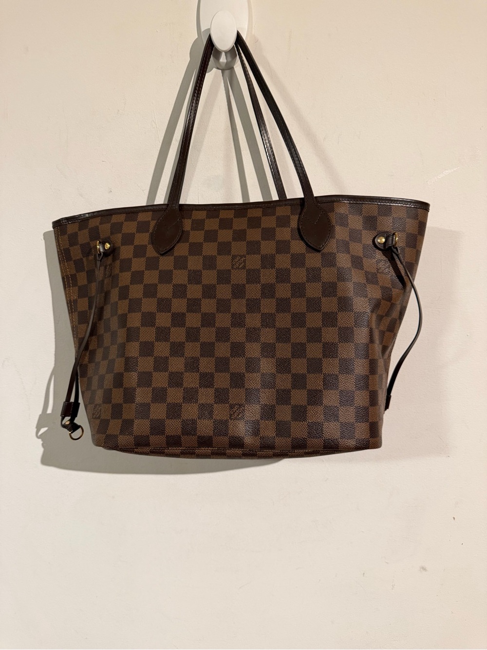 Louis Vuitton Neverfull Tote Bag - Classic Everyday Carry